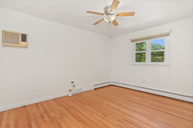 Building Photo - 115 Lucille St
