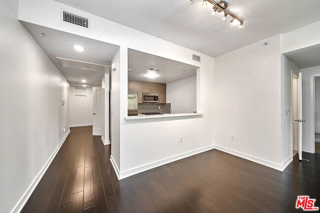 Building Photo - 436 S Virgil Ave