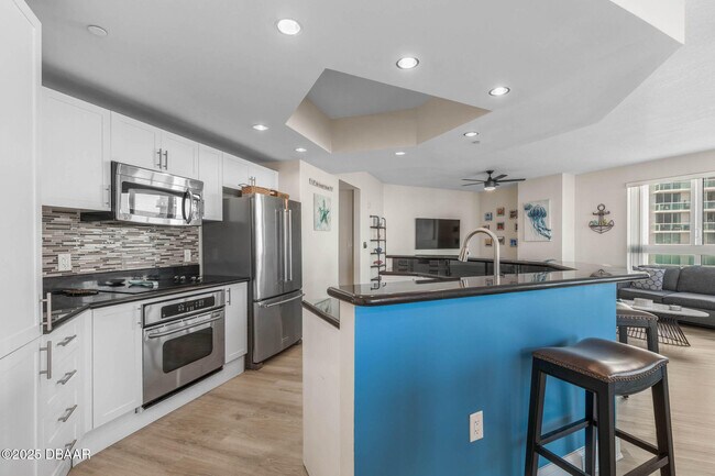 Building Photo - 231 Riverside Dr