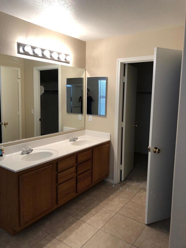 Building Photo - 4607 N 93rd Ave