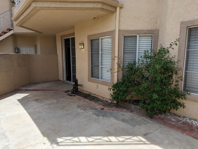 Building Photo - 23947 Del Monte Dr.