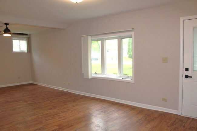 Building Photo - 480 N 3rd Ave