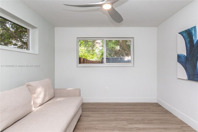 Building Photo - 2302 Funston St