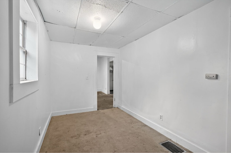 Building Photo - 979 W King St