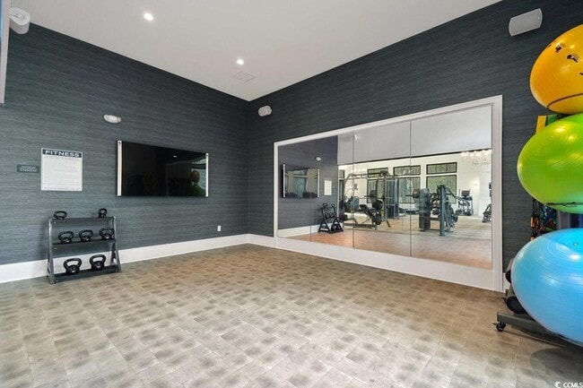 Building Photo - 331 Pickwick Dr