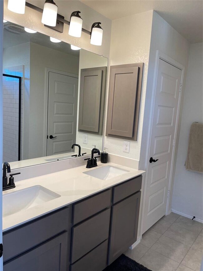 Building Photo - 1537 Sonny Dr