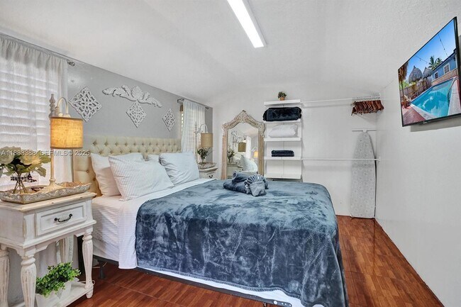 Building Photo - 6300 Flagler St