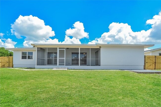 Building Photo - 2801 Fern Ln