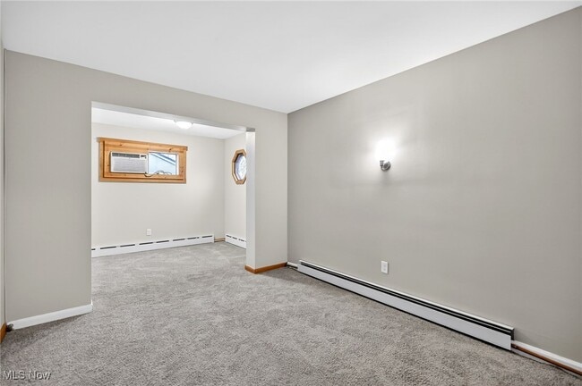 Building Photo - 3863 Wiltshire Rd