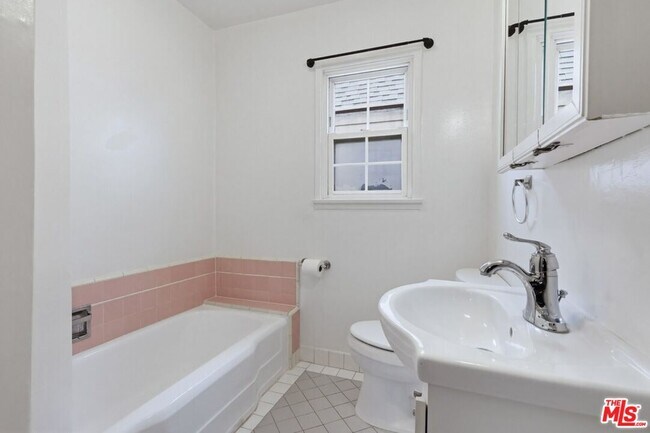 Building Photo - 1255 S Crescent Heights Blvd