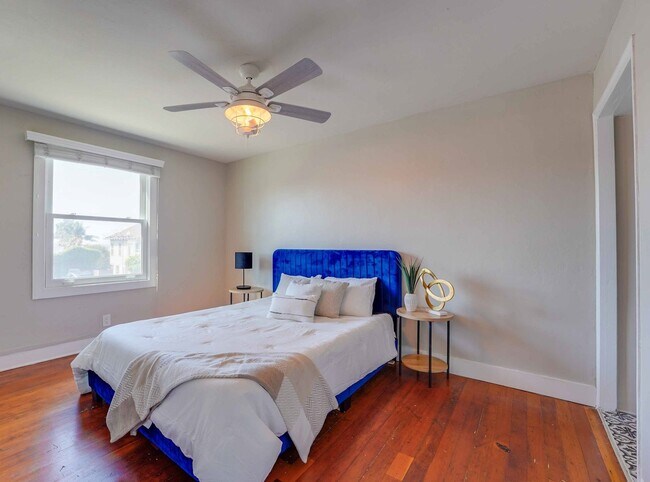 Building Photo - Albatross South