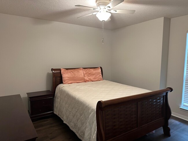 Building Photo - 1670 Parkside Cir