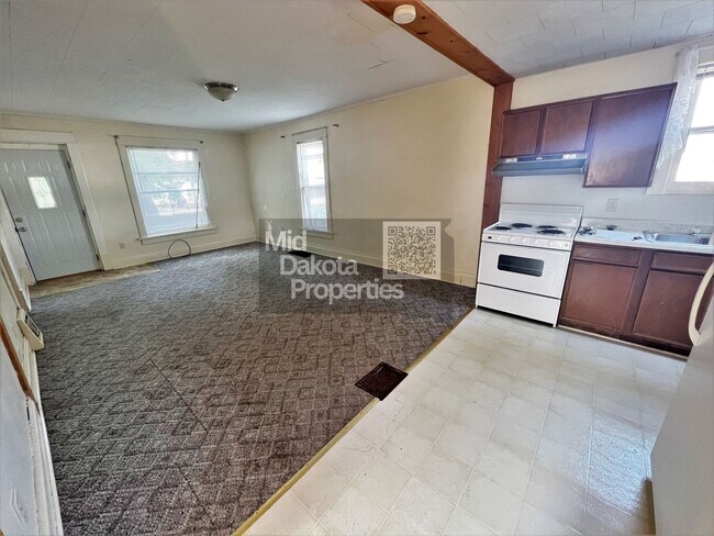 Building Photo - 1200 E 3rd-2 Bedroom house