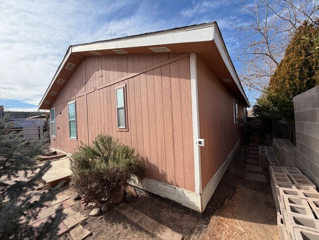Building Photo - 3 Bedroom Single Story Home Available Near Unser Blvd SW & Bridge Blvd SW!