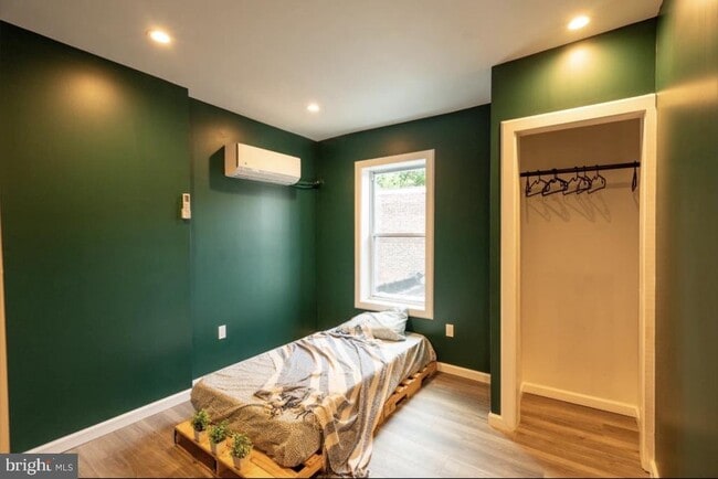 Building Photo - 1809 Broadway