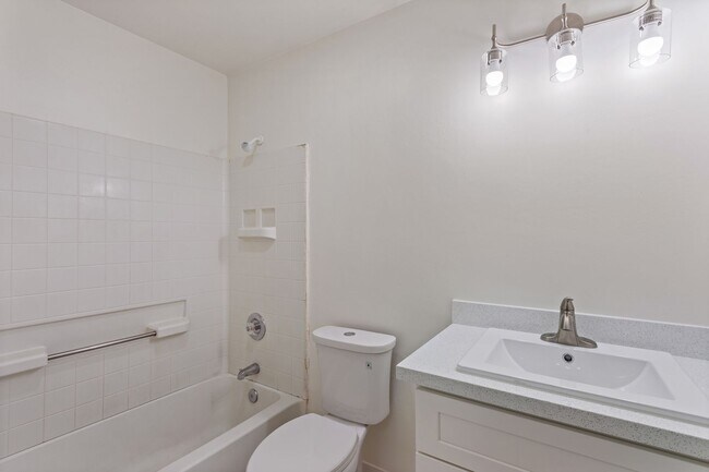 Building Photo - 5520 Muskingham Way