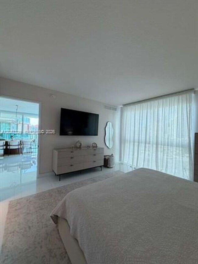 Building Photo - 200 Sunny Isles Blvd