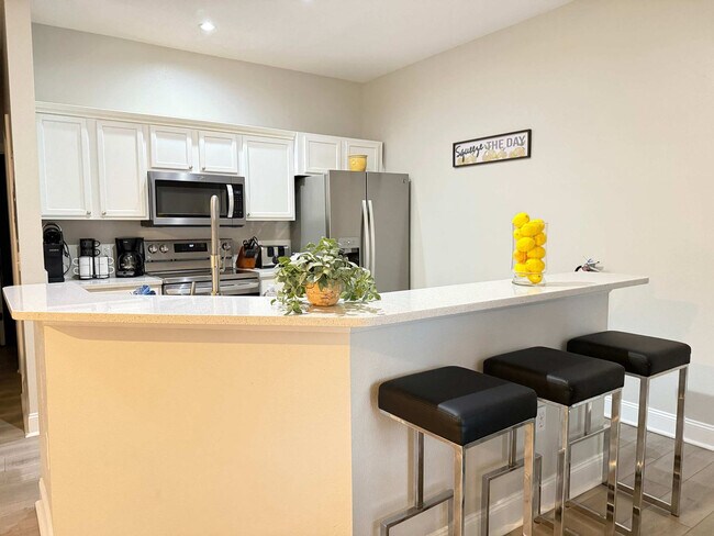 Building Photo - 4735 Vero Beach Pl