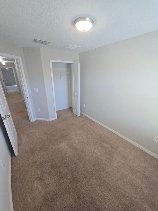 Building Photo - Town House 3/2.5 in Riverview