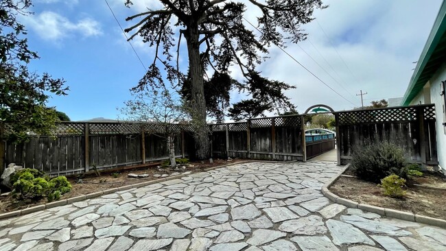 Building Photo - 822 Santa Maria Ave