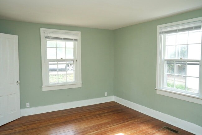 Building Photo - 920 Anderson St