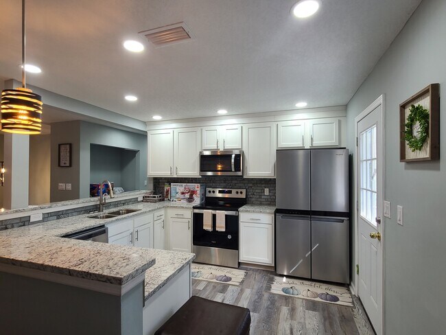 Building Photo - 5224 Roanoke Blvd