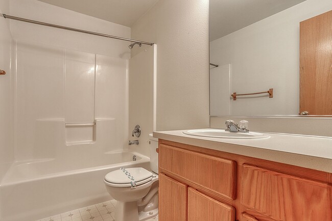 Building Photo - Spacious Single Level Home w/ Fully Fenced...