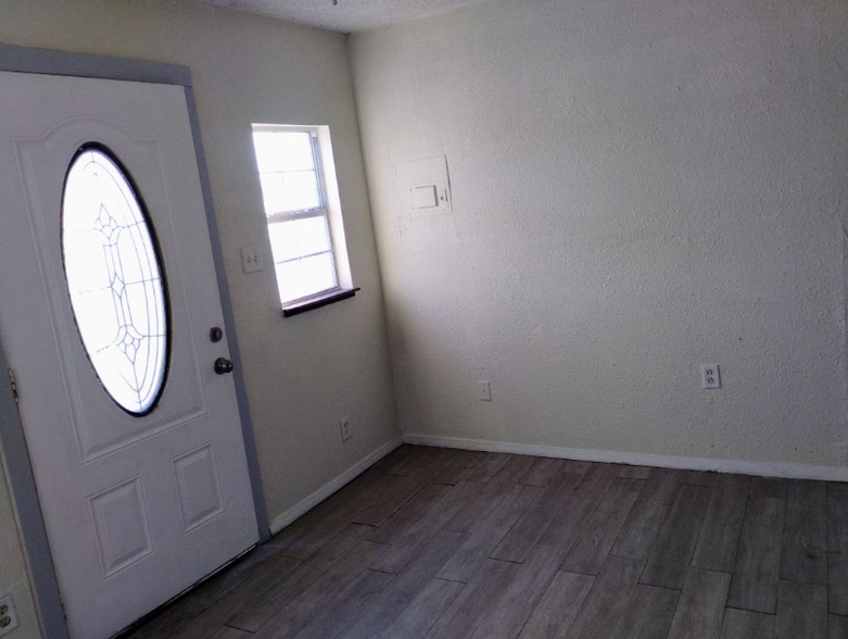 Building Photo - 1311 Sanco St