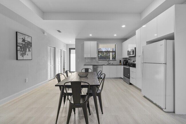 Building Photo - 622 Windermere Dr