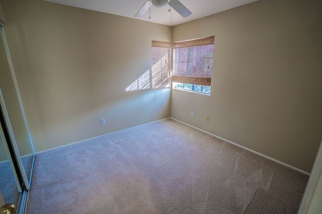 Building Photo - Northbridge 4 Bedroom Home in Valencia!