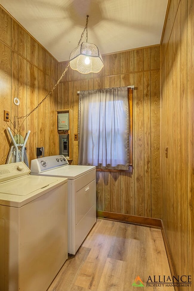 Building Photo - 800 Osage St