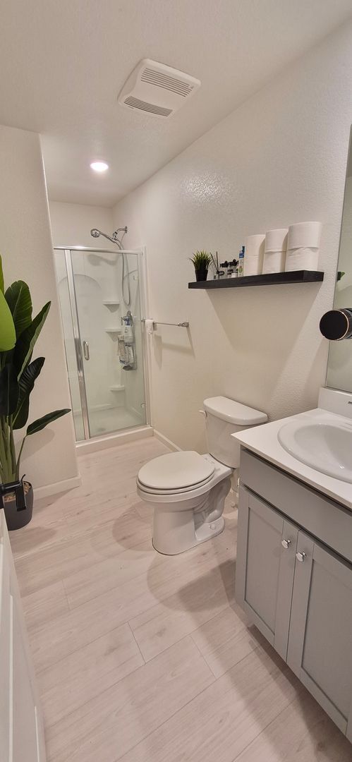 Building Photo - Tastefully Done & Stunning Place to Call Home