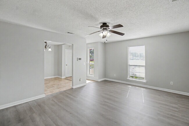 Building Photo - 1651 Latham Ct