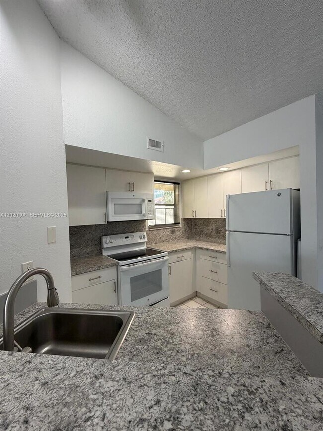 Building Photo - 12950 Vista Isles Dr