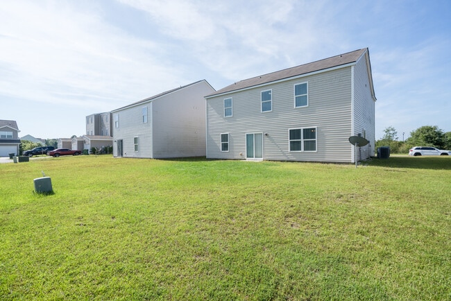 Building Photo - 135 Davila St