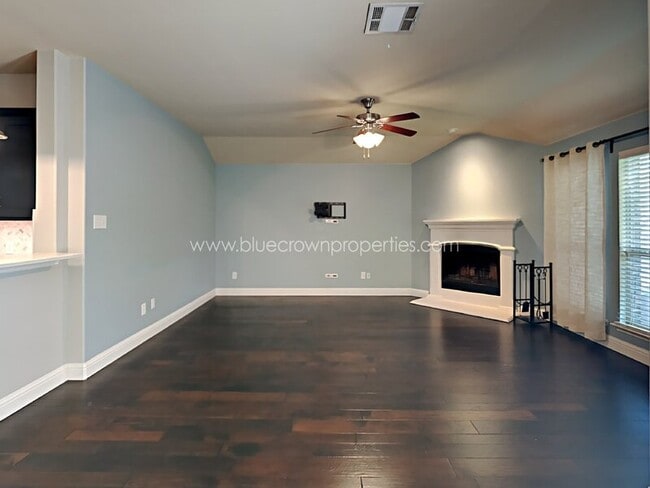 Building Photo - 1103 Bexar Ave