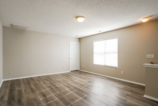 Building Photo - 3012 Van Dorn Rd