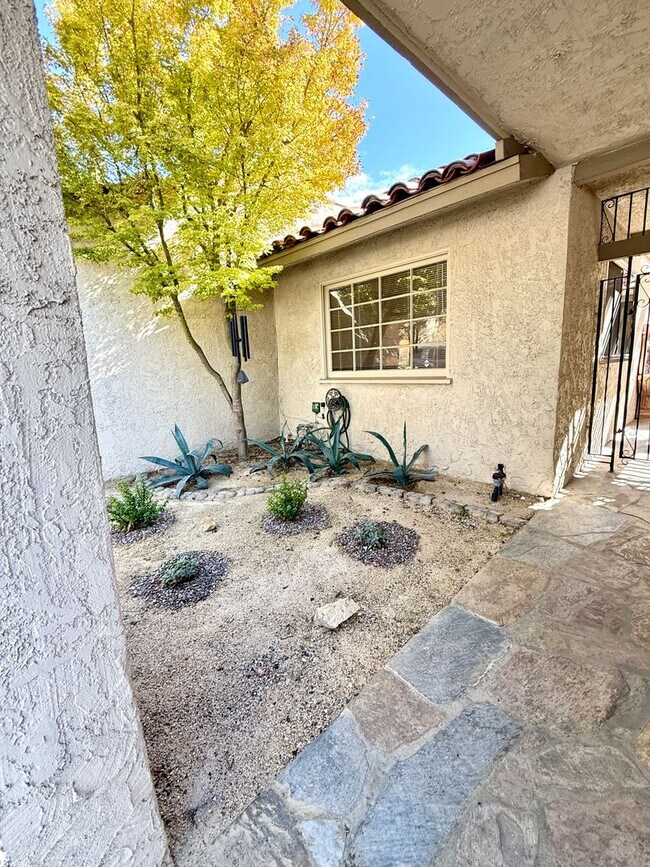 Building Photo - Coveted Highpoint Property