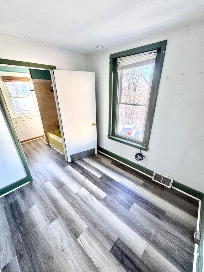 Building Photo - FOUR BEDROOM End of Row