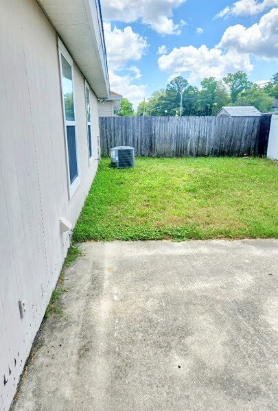 Building Photo - Welcome To the Dream Family 4 Bed and 2 Ba...