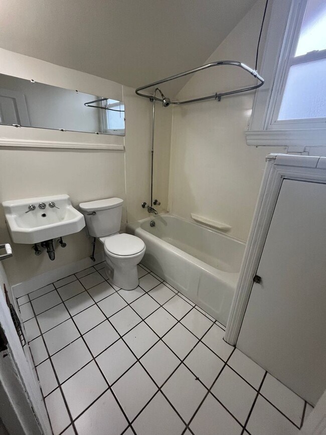 Building Photo - 3521 Clifton Ave