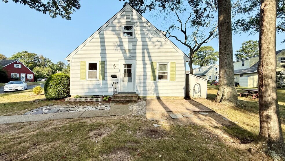 Primary Photo - 23 Saltbox Path