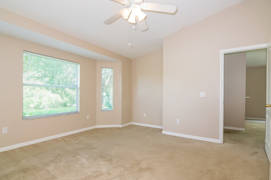 Building Photo - 1120 Lake Shore Ranch Dr