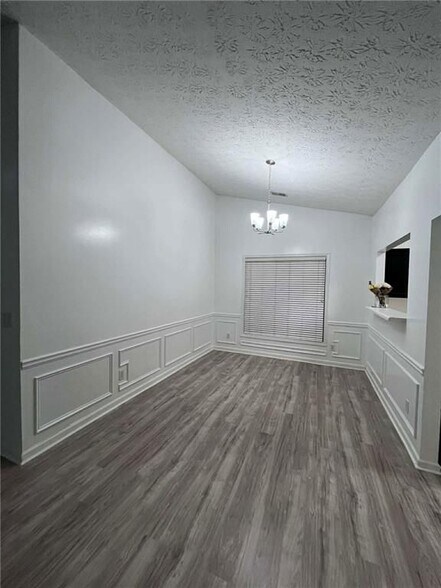 Building Photo - 2400 Miller Oaks Cir