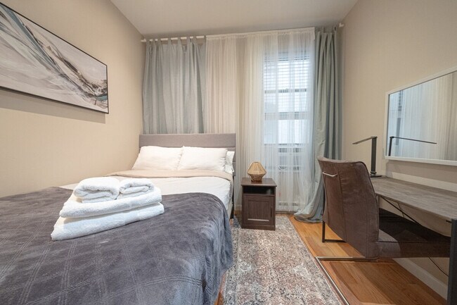 Building Photo - 5 W 101st St