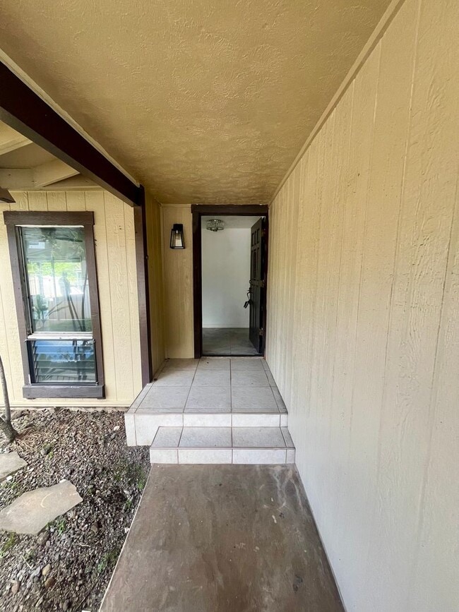 Building Photo - Modern Coastal Oasis: 1 Bedroom, 1 Bath All-Inclusive Retreat in Hawaii Kai