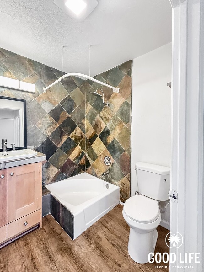 Building Photo - Beautiful 2B 2BA Condo in Point Loma w/ Re...