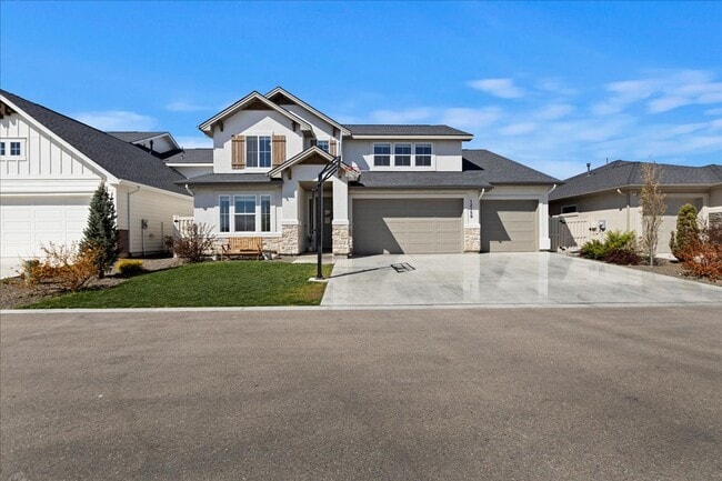 Primary Photo - 5 Bed 3 bath Golf Course Neighborhood