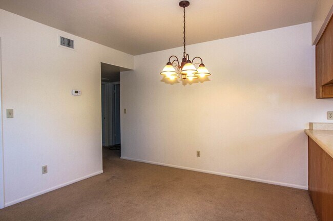 Building Photo - 3 Bedroom Unit at Villas at the Ridge in Prescott