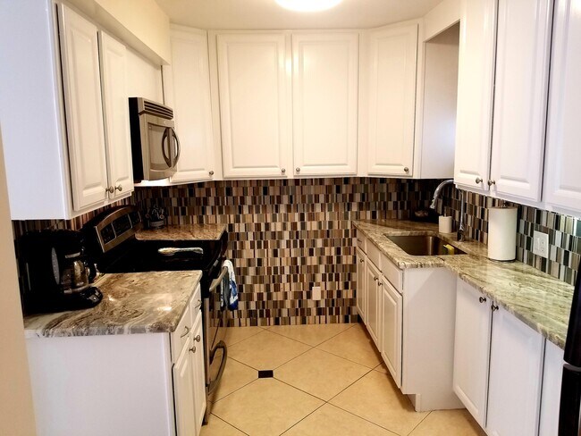 Building Photo - 3570 S Ocean Blvd